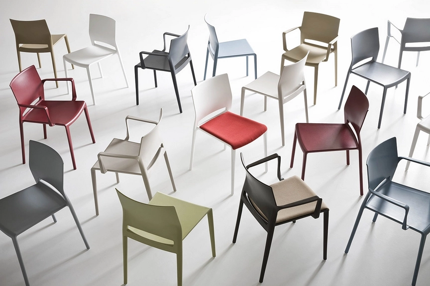 Bakhita stolar och karmstolar från Gaber i olika utföranden.