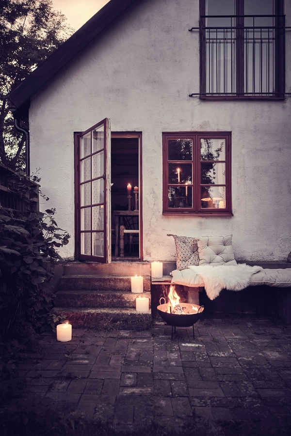 Barbeque eldkorg från Affari of Sweden och i en miljö.