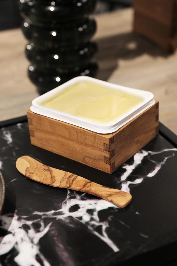 Smörlåda för smörbytta från Select Concept av ek och linoljad.