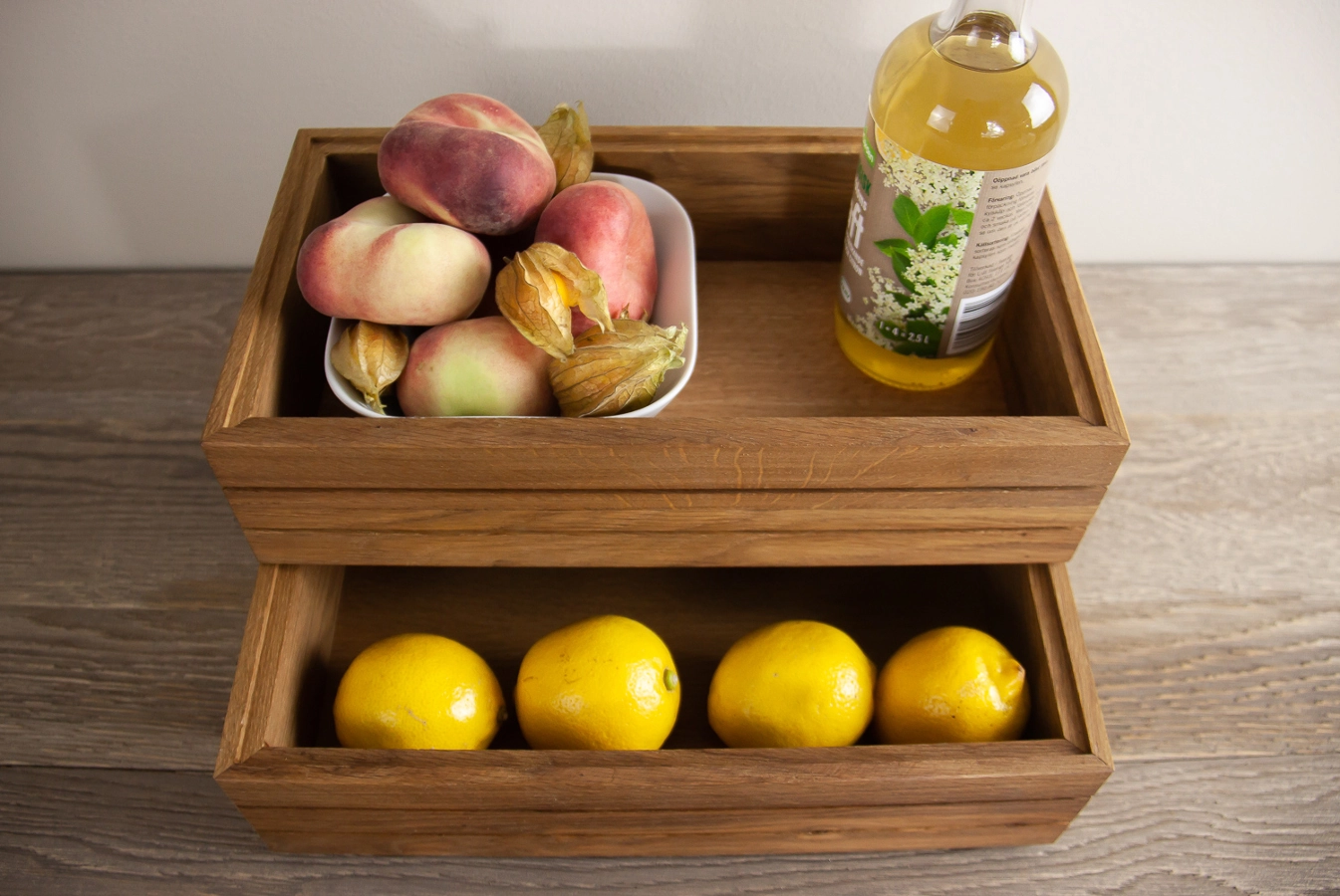 Stapelbar trälåda från Select Concept i GN 1/2 storlek med höjd 8,5 cm och linoljad med en annan trälåda.