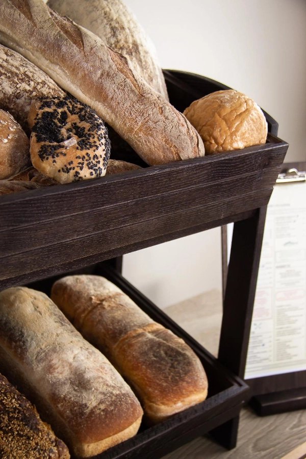 Ställning i havana black från Select Concept med stapelbara trälådor.