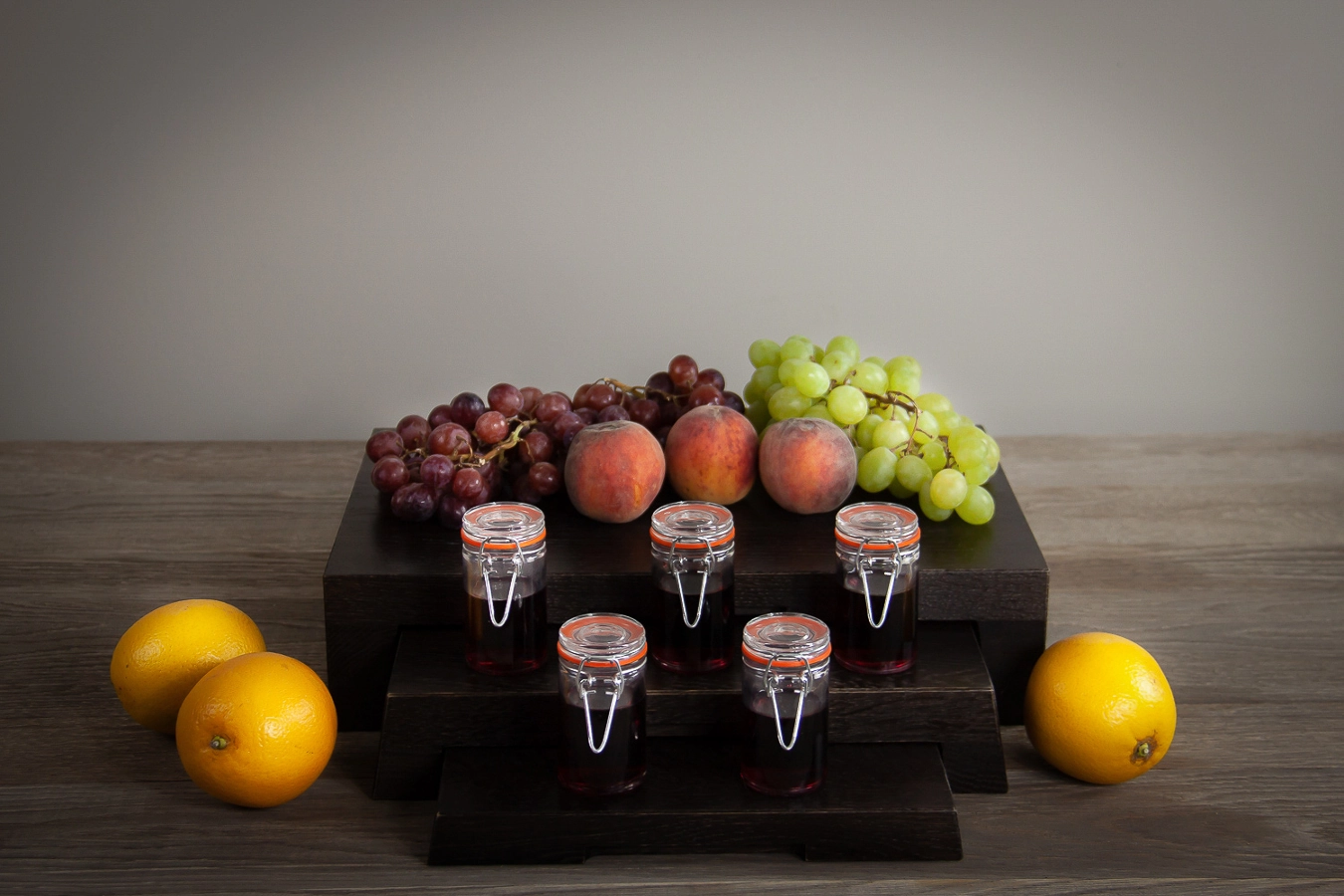 Förhöjare med 3 steg i havana black från Select Concept.