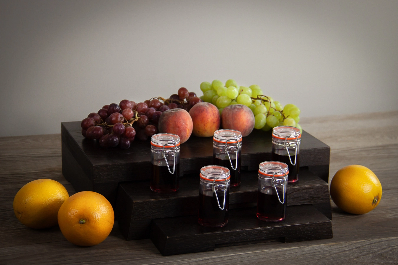 Förhöjare med 3 steg i havana black från Select Concept.