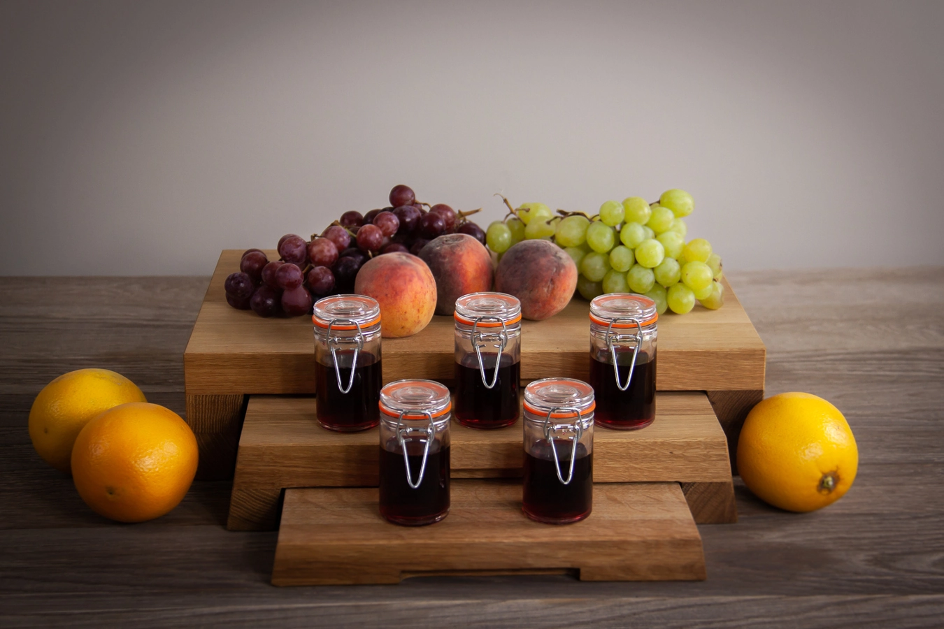 Förhöjare med 3 steg i linoljad från Select Concept.