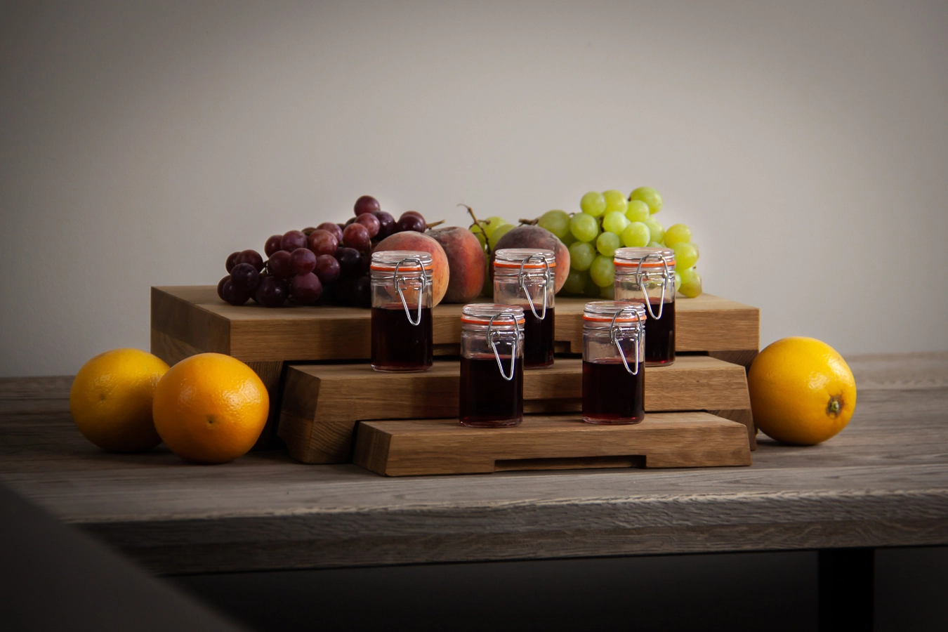 Förhöjare med 3 steg i linoljad från Select Concept.