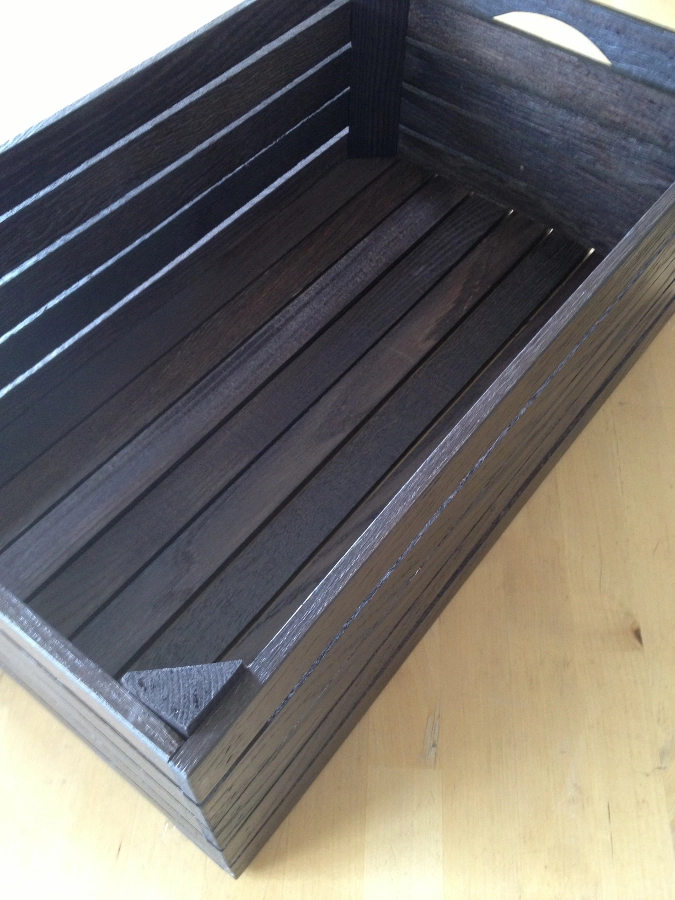 Stor trälåda från Select Concept av ek i havana black.