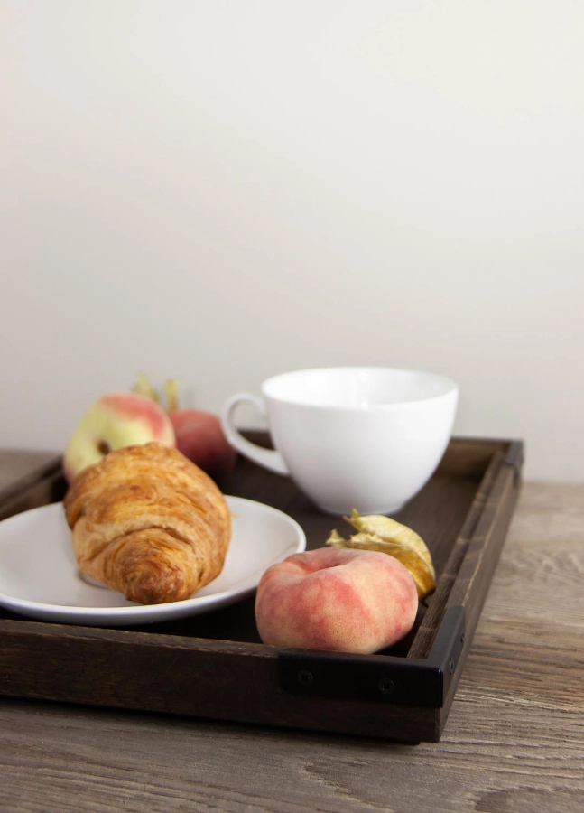 Stapelbar trälåda från Select Concept i GN 1/2 storlek med höjd 3,1 cm och brun med svarta metal hörn.