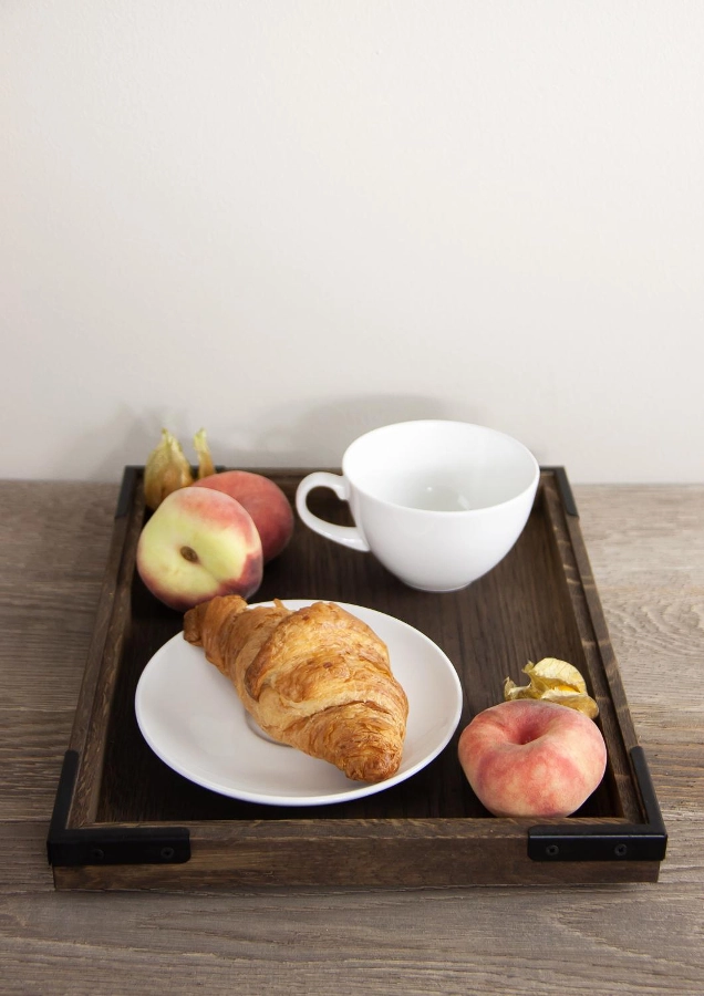 Stapelbar trälåda från Select Concept i GN 1/2 storlek med höjd 3,1 cm och brun med svarta metal hörn.