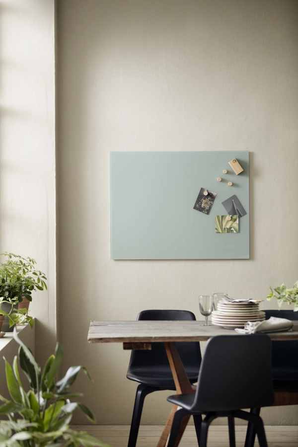 Chat Board Classic magnetisk skrivtavla i khaki och i en miljö.