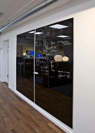 Chat Board Classic magnetisk skrivtavla i en miljö.