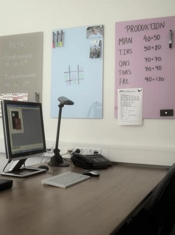 Chat Board Classic magnetisk skrivtavla i en miljö.