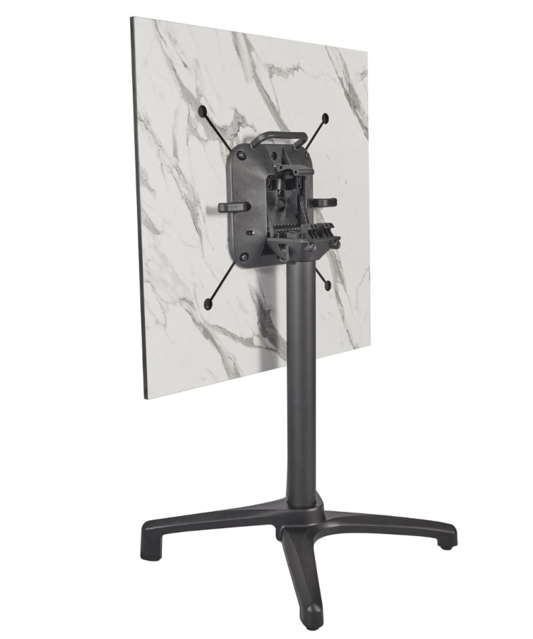 Bordsskiva av kompaktlaminat från Global i vit marmor ihop med bordsstativ.