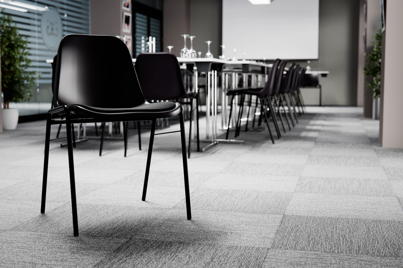 Bella stolar från Elj i svart med svart sittskal av plast och klädd sits.