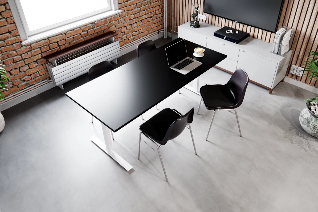 Bella stolar från Elj i krom med svart sittskal av plast och klädd sits.