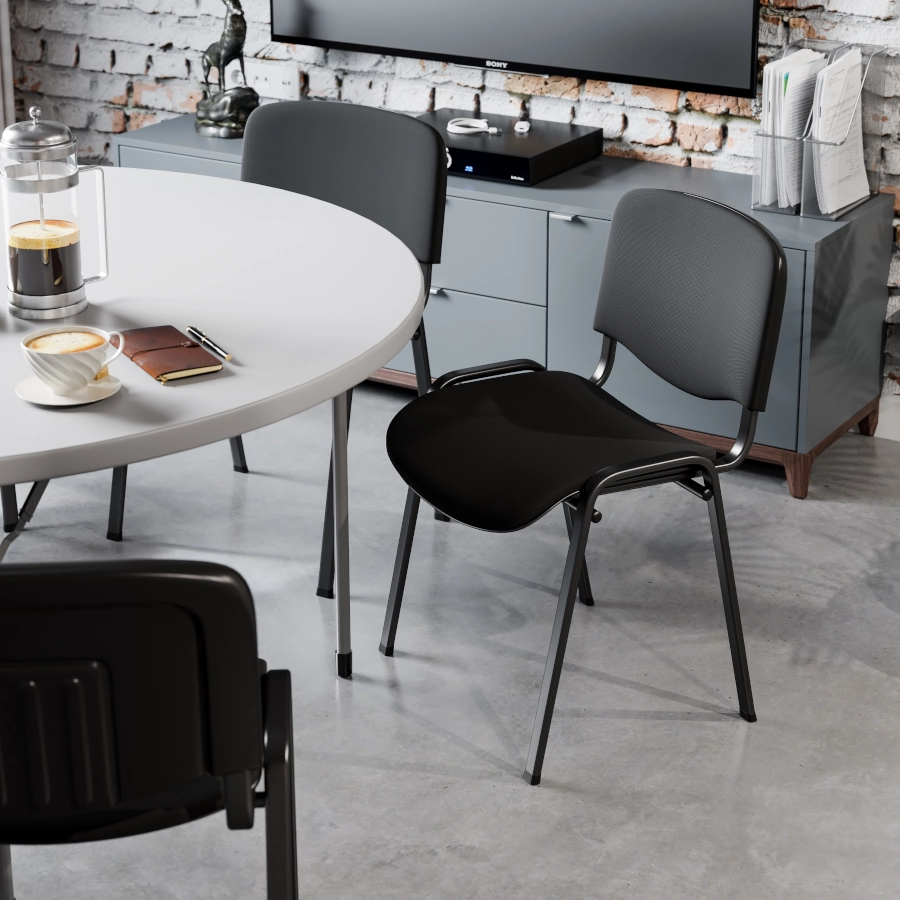 Sofie stolar från Elj med klädd svart sits och rygg som har svart stativ.