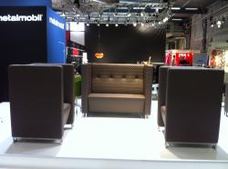 Giano+ möbelset, 2 st fåtöljer + 1 st soffa krom/brunt konstläder mässexemplar