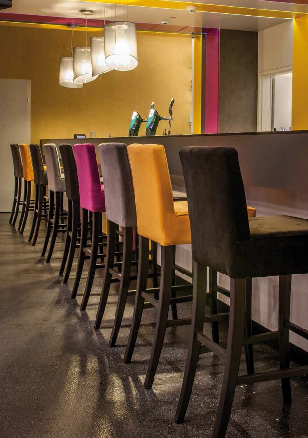 Fully barstolar från Paged Meble.