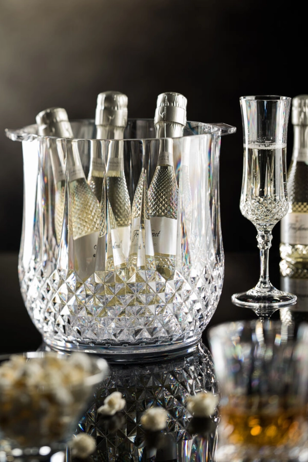 Gatsby ishink och vinkylare ihop med champagneglas från Utopia Tableware.