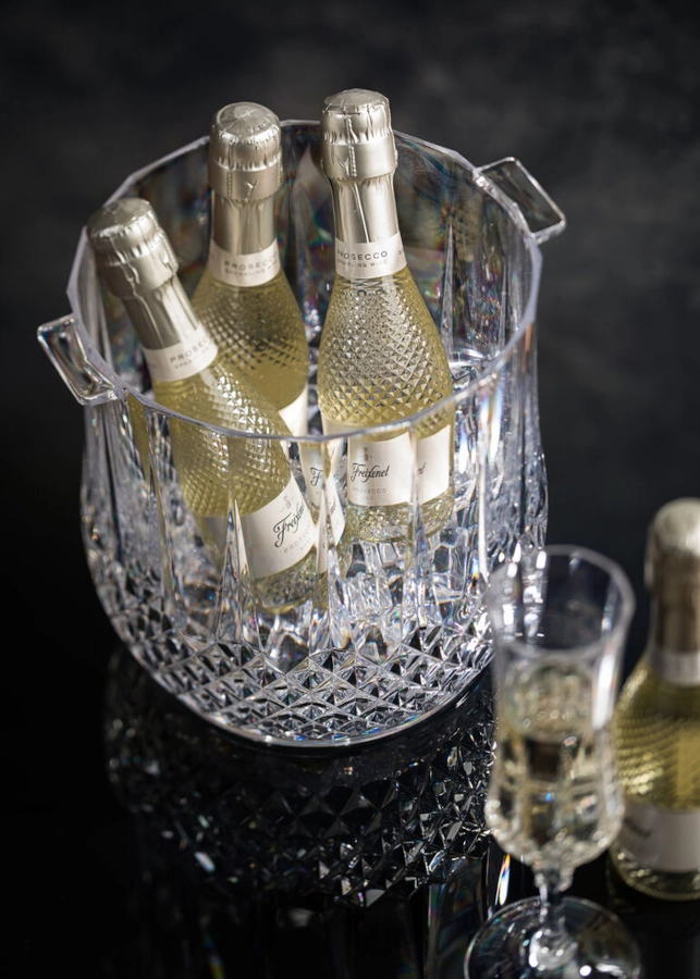 Gatsby ishink och vinkylare ihop med champagneglas från Utopia Tableware.
