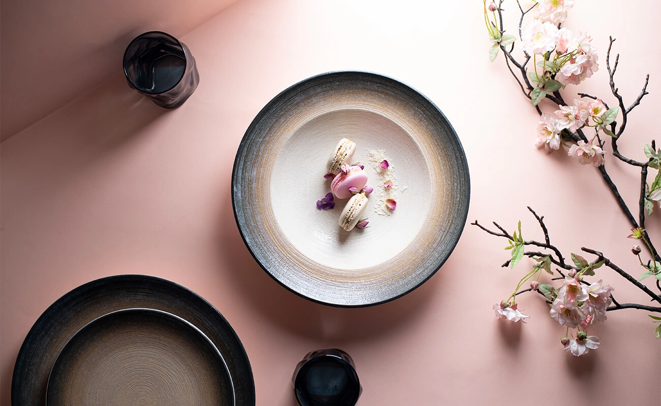 Canyon porslin från ID Fine som innehåller flera olika delar.