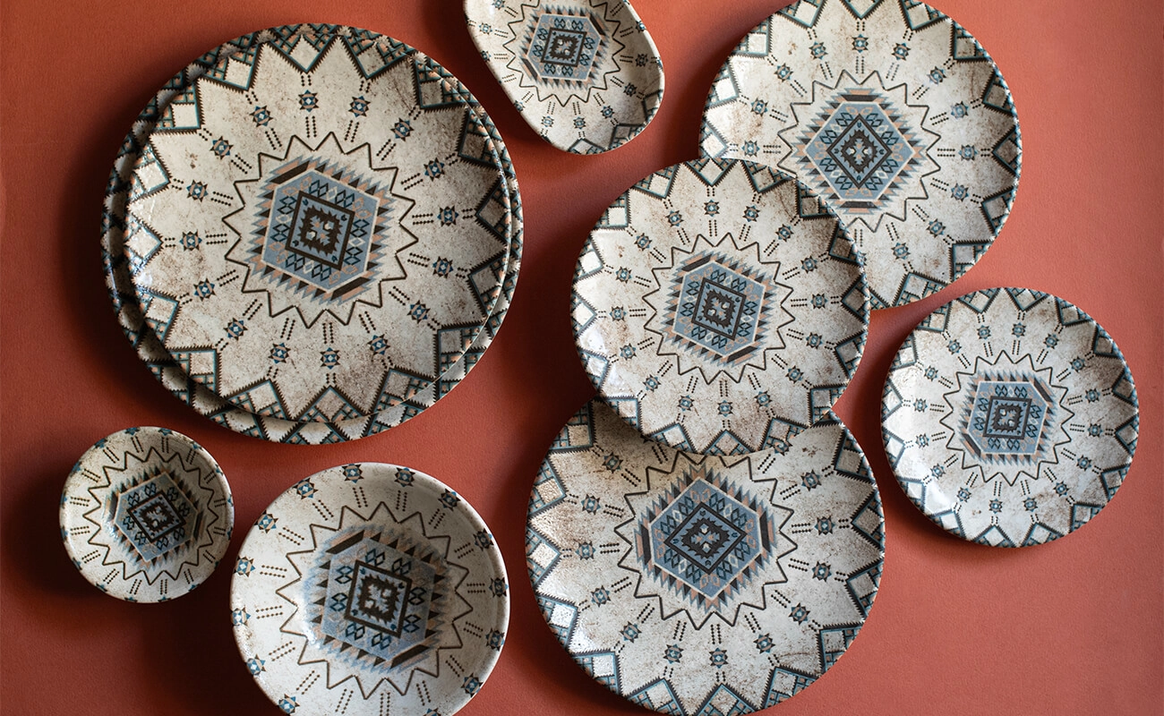 Heritage porslin från ID Fine som innehåller flera olika delar.