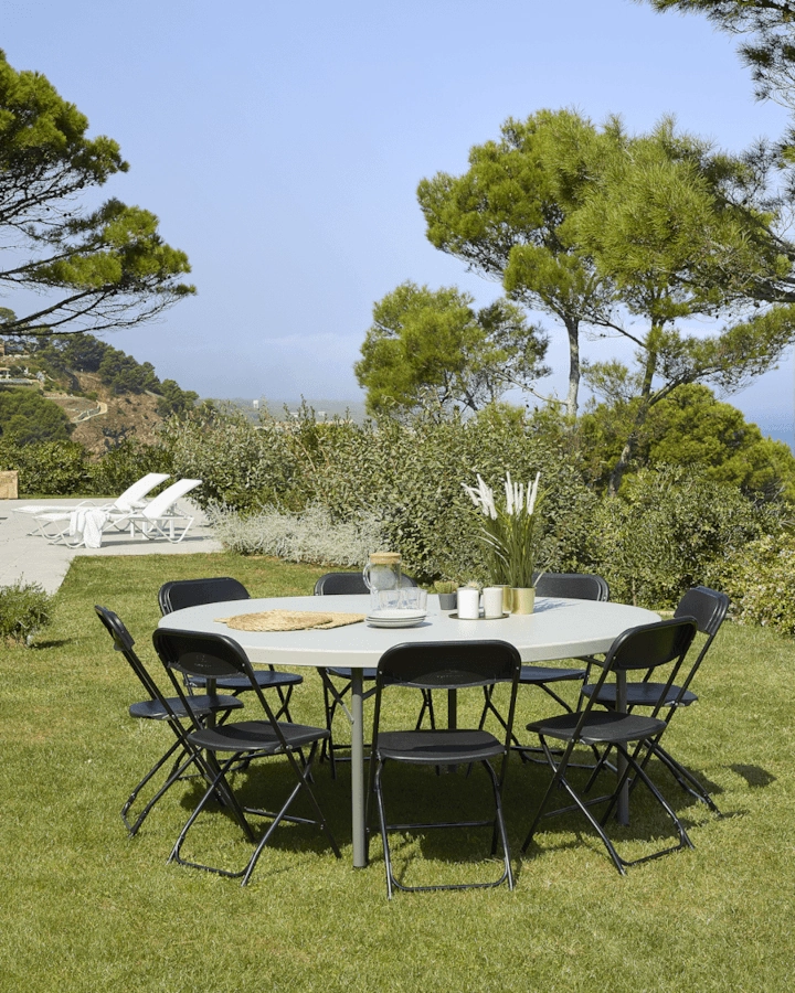 Kraus runt fällbord 160 diameter cm från Resol i en miljö.