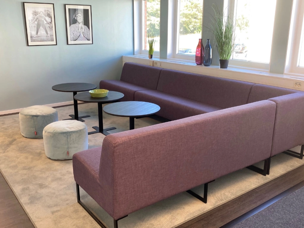 Monte Carlo Air modulsoffa från Lotus Furniture som innehåller flera moduler.
