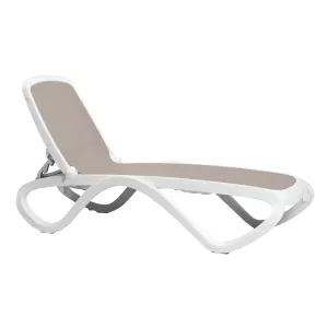 Omega solsäng från Nardi i vitt med antracit syntetväv.