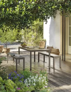 Rio bänkset från Nardi i tortora och i en miljö.