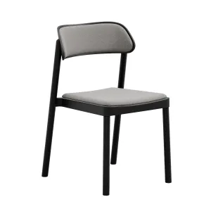 Nimm stol 4591 med klädd sits/rygg från Paged.