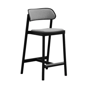 Nimm 4591 barstol med klädd sits och rygg från Paged.