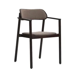Nimm 4591 karmstol med klädd sits och rygg från Paged.