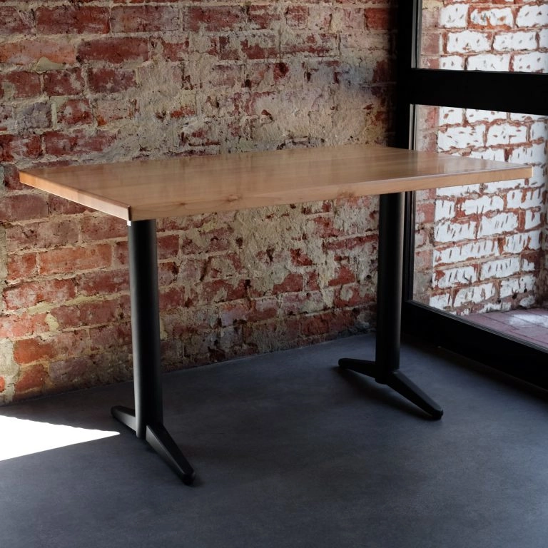 Trail bordsstativ med t-ben och 56x91,5 cm från Norock som är självstabiliserande och självjusterande.