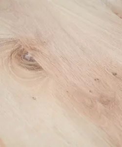 Bordsskiva av massiv ek och obehandlad från Global.