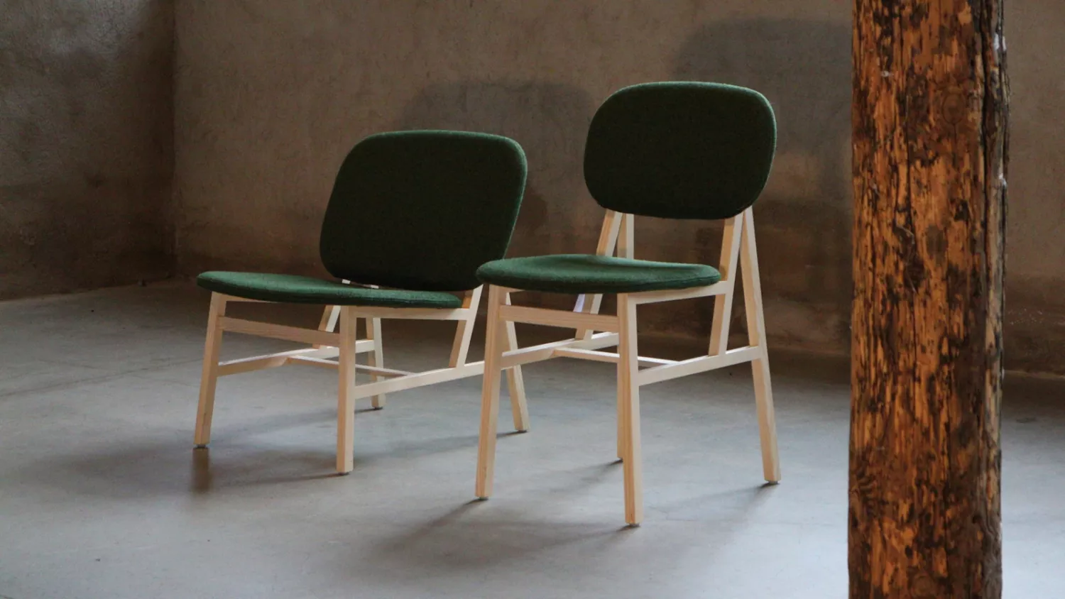 Oto Lunch stol ihop med Oto lounge fåtölj från David Design.