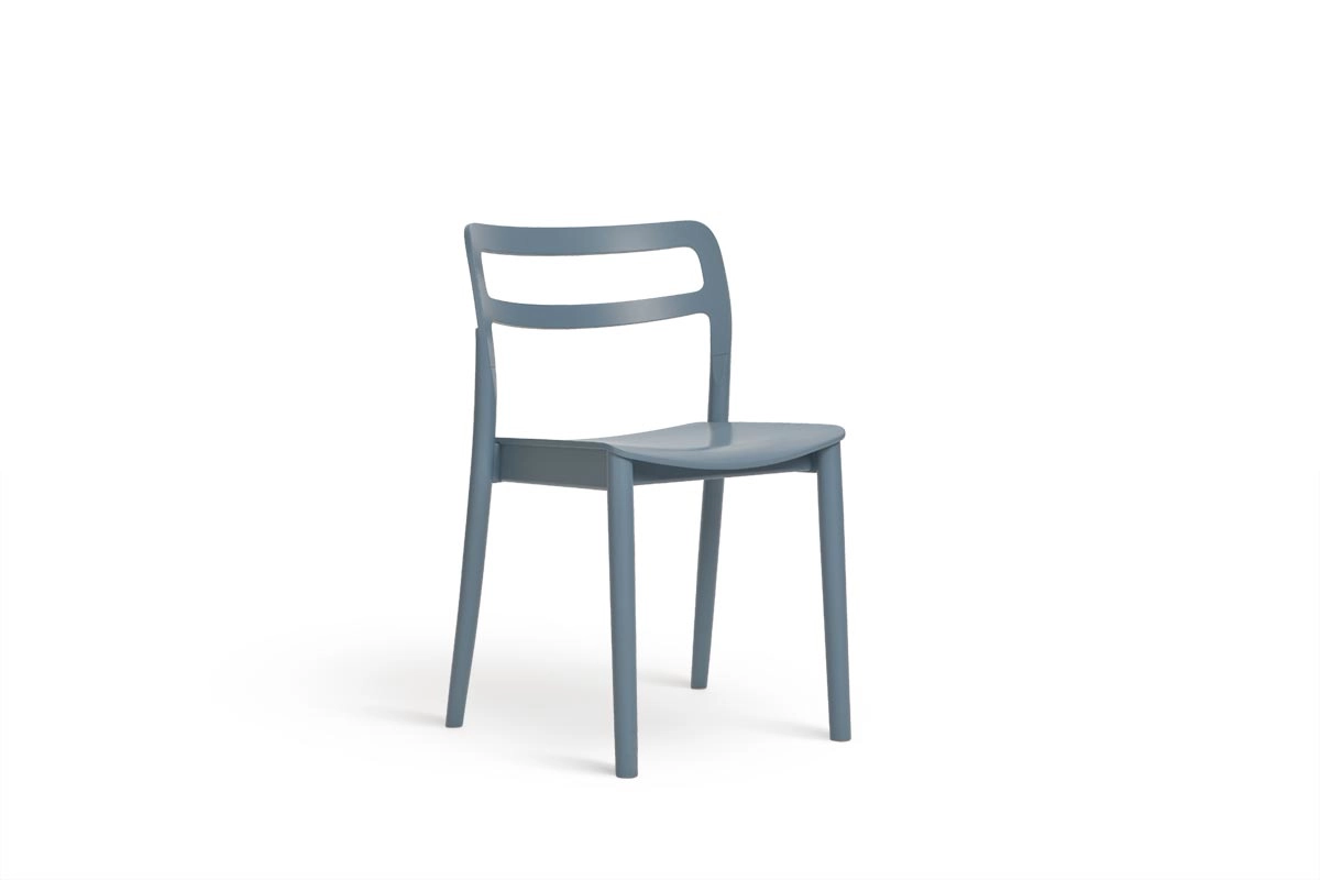 Plasa stol med träsits från Paged Meble.