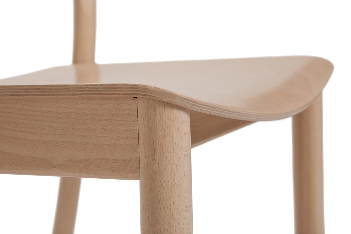Plasa stol med träsits från Paged Meble.