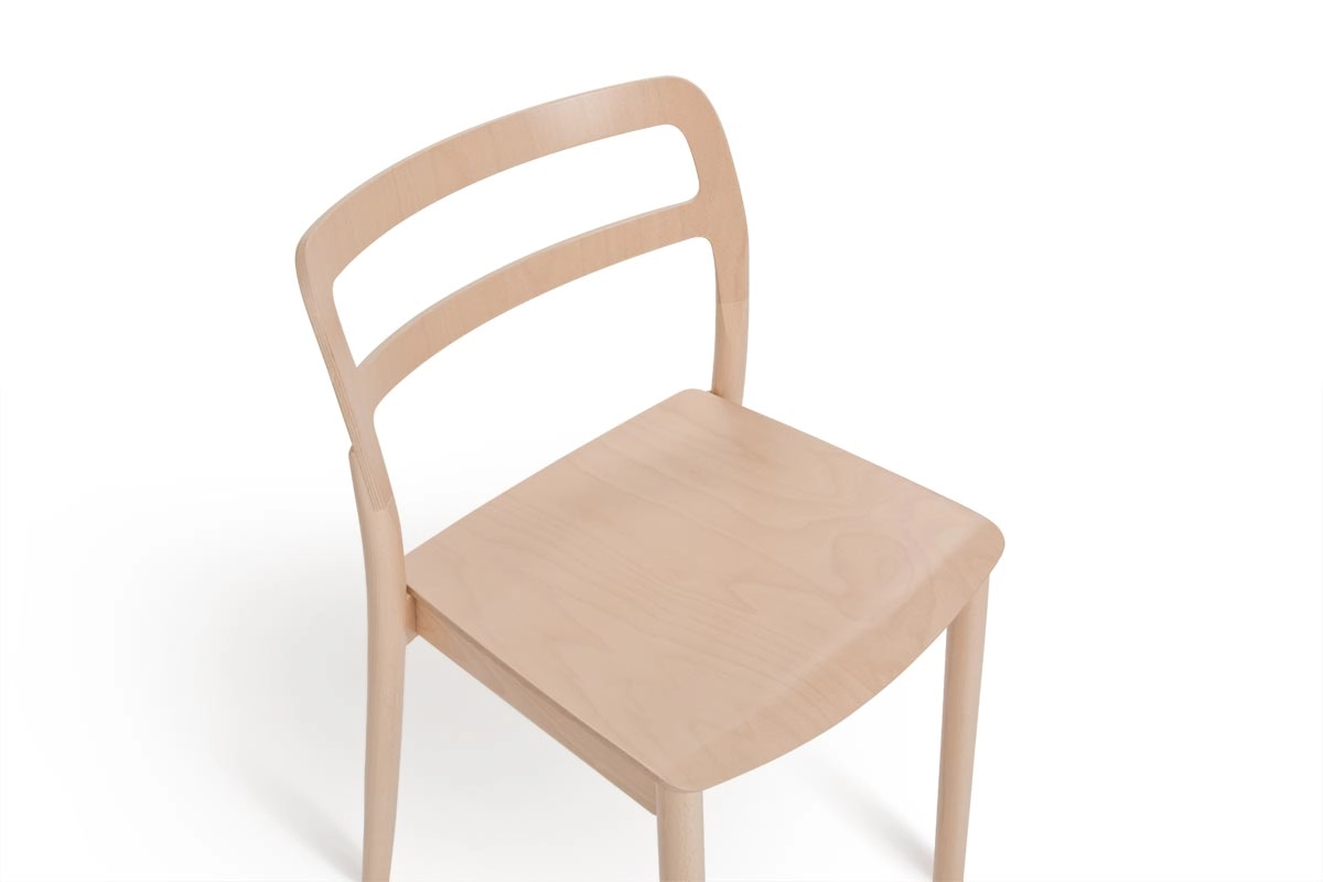 Plasa stol med träsits från Paged Meble.