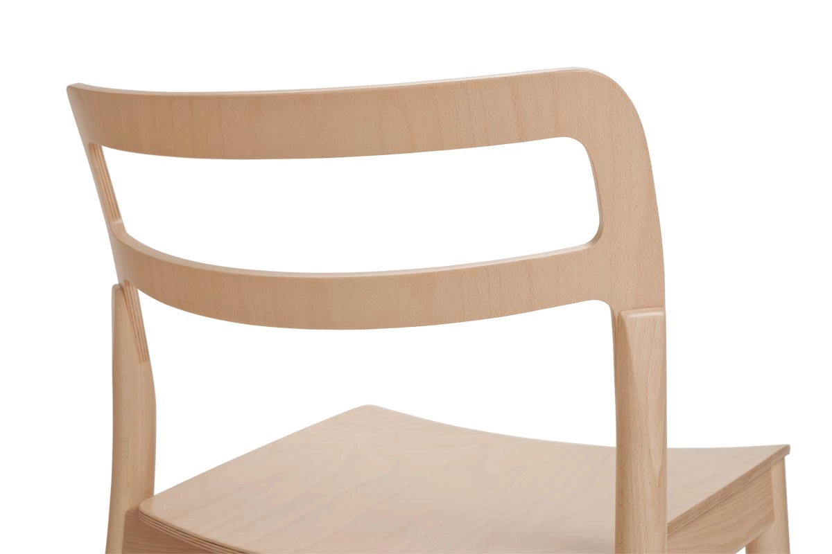 Plasa stol med träsits från Paged Meble.