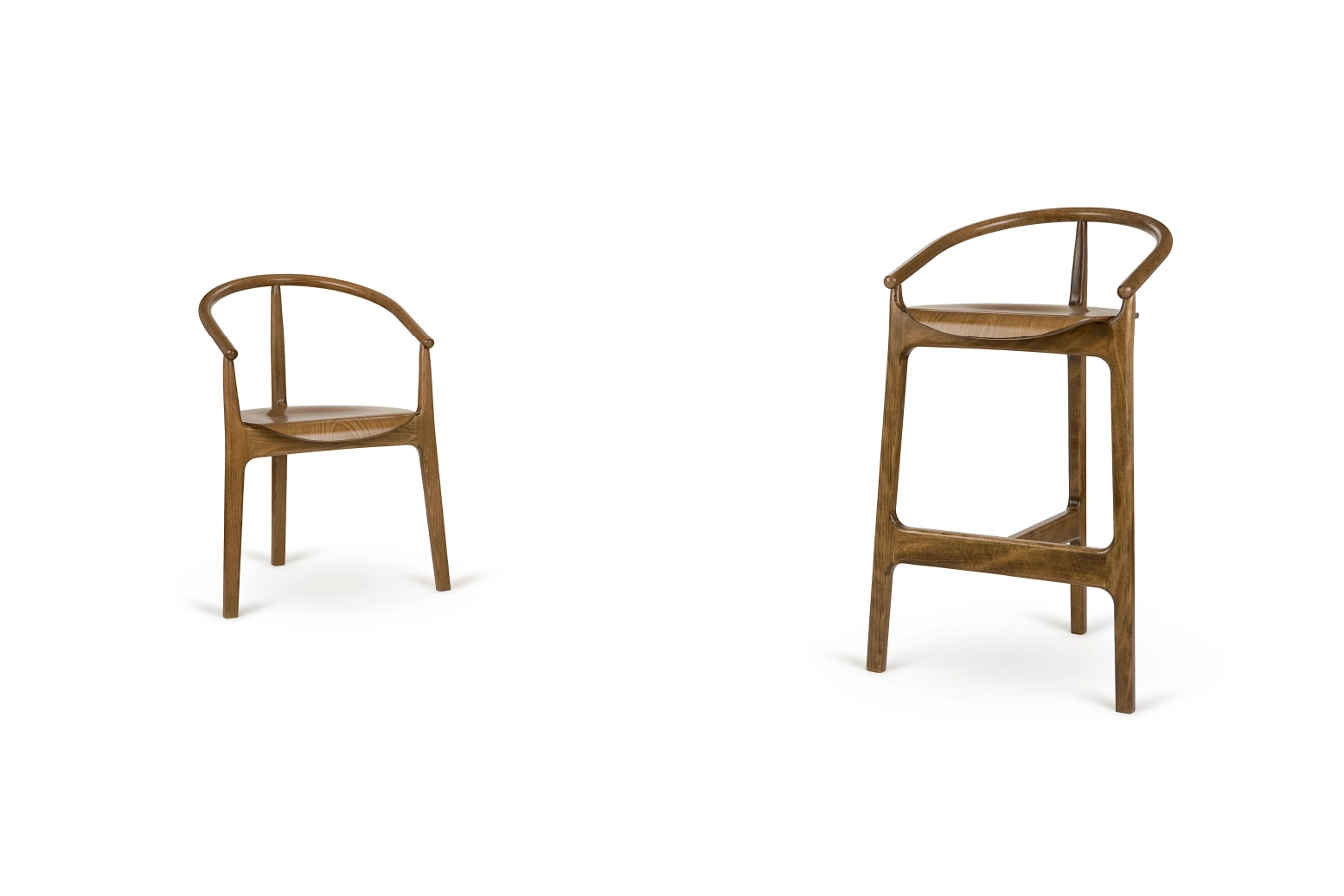 Evo karmstol och barstol med träsits från Paged Meble som har 3 ben.