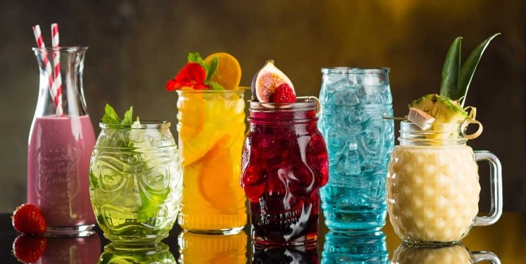 Upptäck våra longdrinkglas, hiballglas och drinkglas som finns i flera olika utföranden.