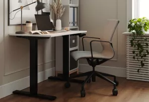 Up & Down Eco skrivbord från Elj som är höj och sänkbart med vev.