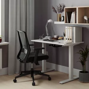 Up & Down Eco skrivbord från Elj som är höj och sänkbart med vev.