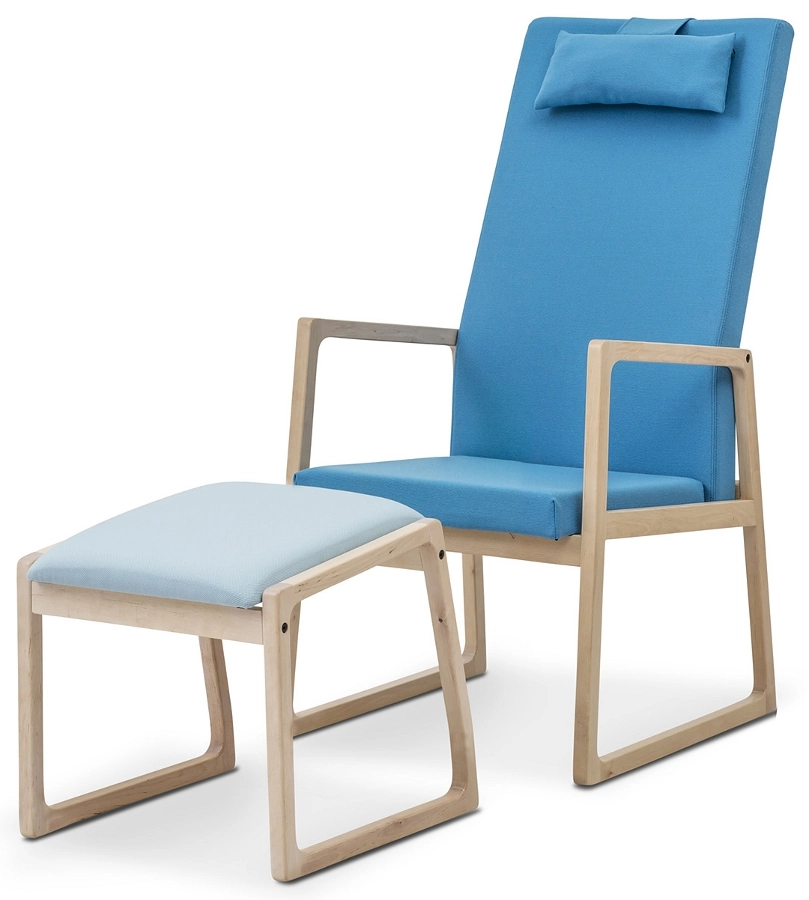 Saga fåtölj med hög rygg och nackkudde från Inoff som finns i olika färger ihop med fotpall.