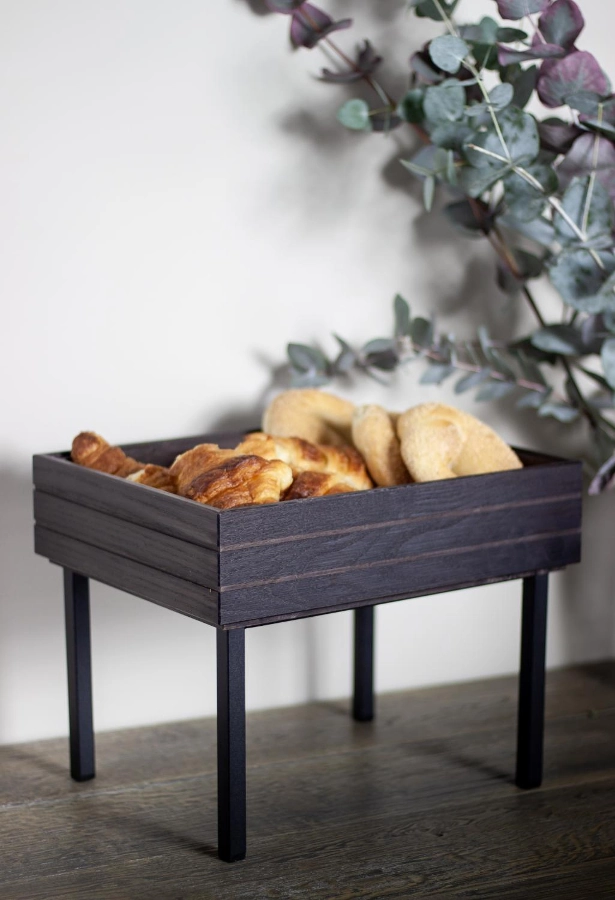 Hög ställning från Select Concept ihop med GN 1/2 trälåda.