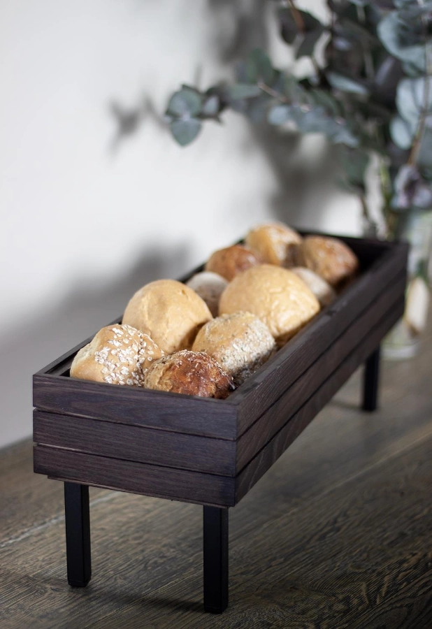 Stapelbar trälåda från Select Concept i GN 2/4 storlek med ställning.