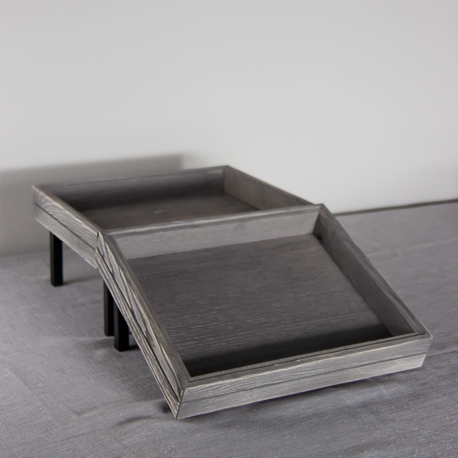 Ställningar från Select Concept ihop med trälådor.