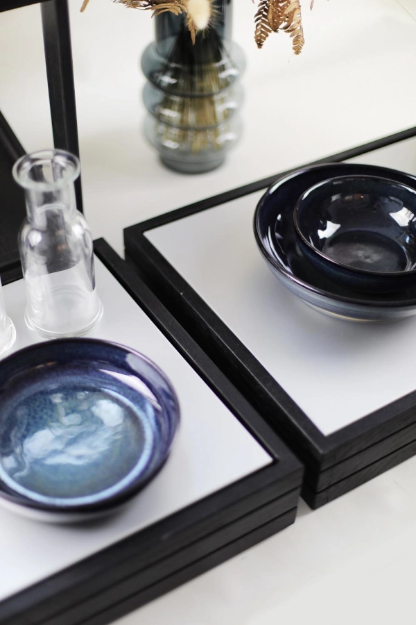 Kylbricka och kylplatta från Select Concept med GN 1/2 och GN 1/1 storlek ihop med träramar.