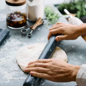 Thyme kavel av marmor i grått från Affari of Sweden och i en miljö.