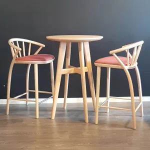 Sudoku barstolar med Tag bord från Paged Meble.